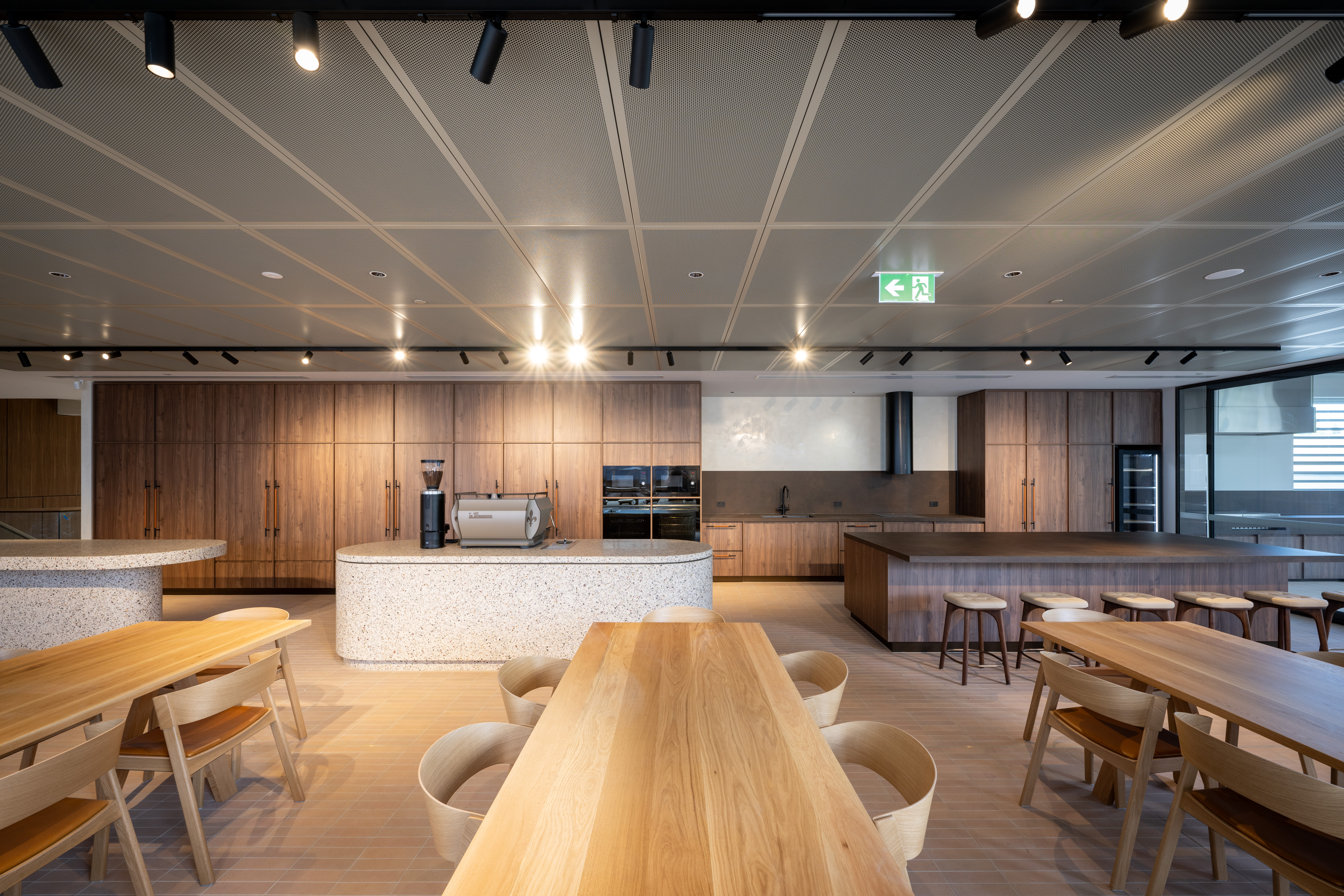 Qans Com SAS200 Lrg (11)