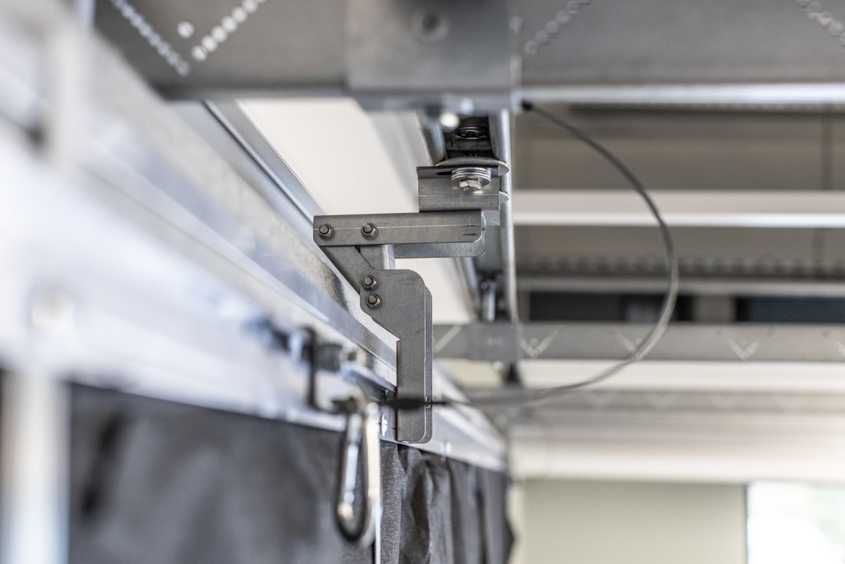 SAS Textiles Active Stretch Hinge Access (1)